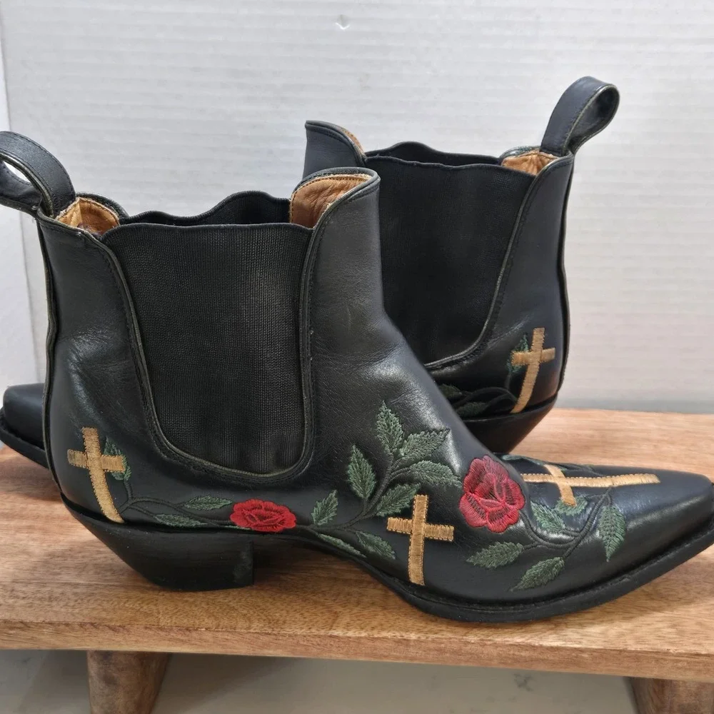 Limited Edition Manuel Western Boots 7.5 Black Embroidered Roses Cross Womens - Picture 8 of 16